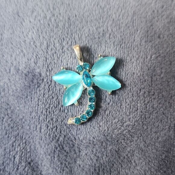 Blue dragonfly pendant - Picture 1 of 4